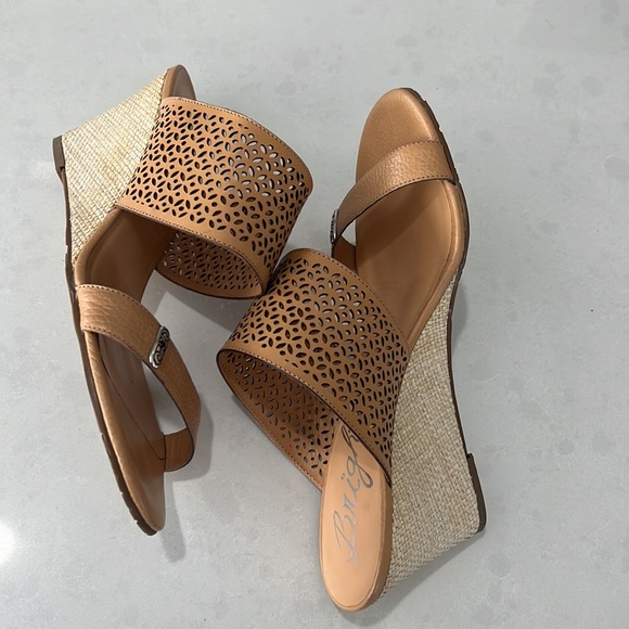 Brighton Ramon Platform Wedge Sandals Laser Cut Leather Women’s Size 9 Tan - Picture 13 of 13